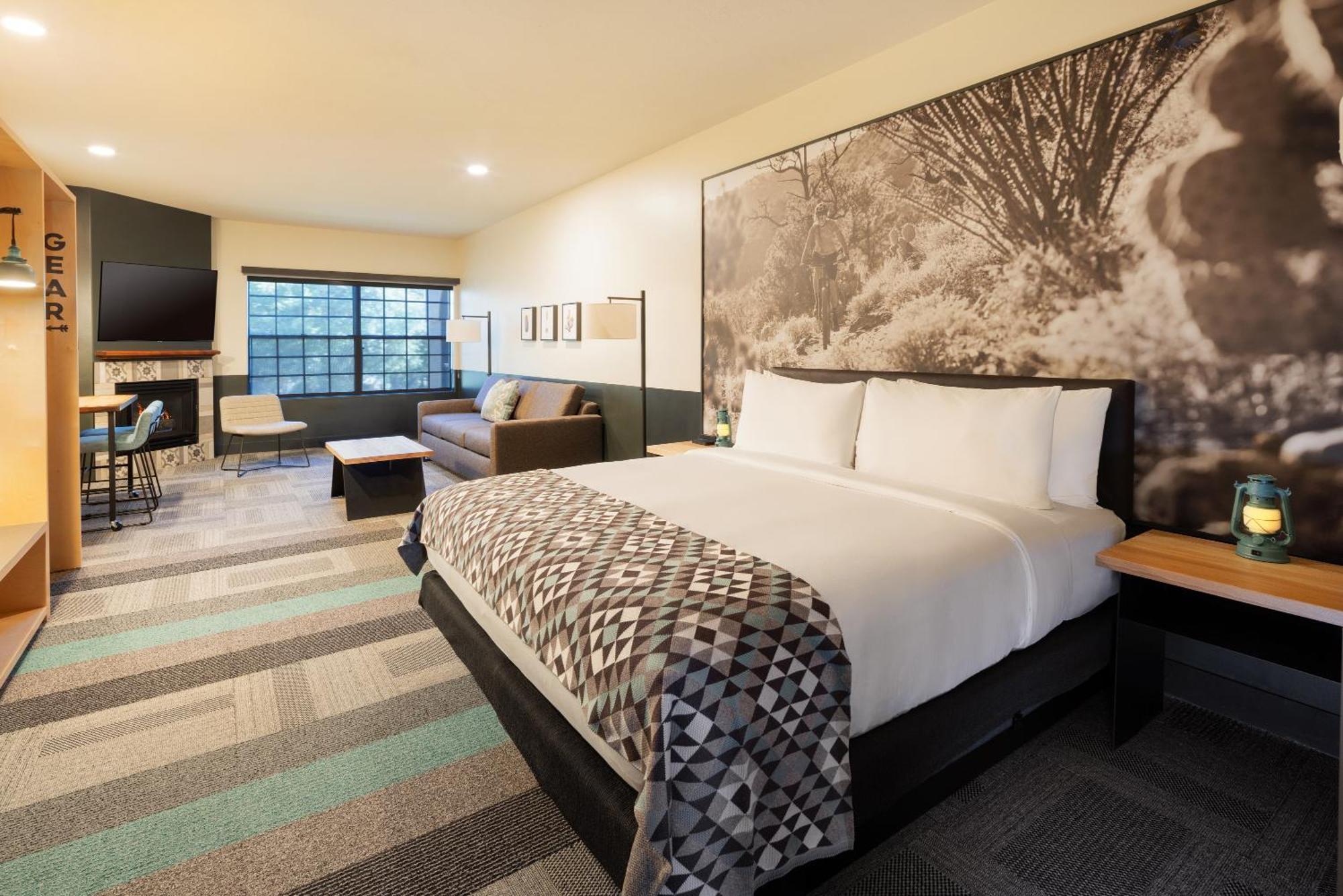 Junior Suite mit Kingsize-Bett und Sitzbereich