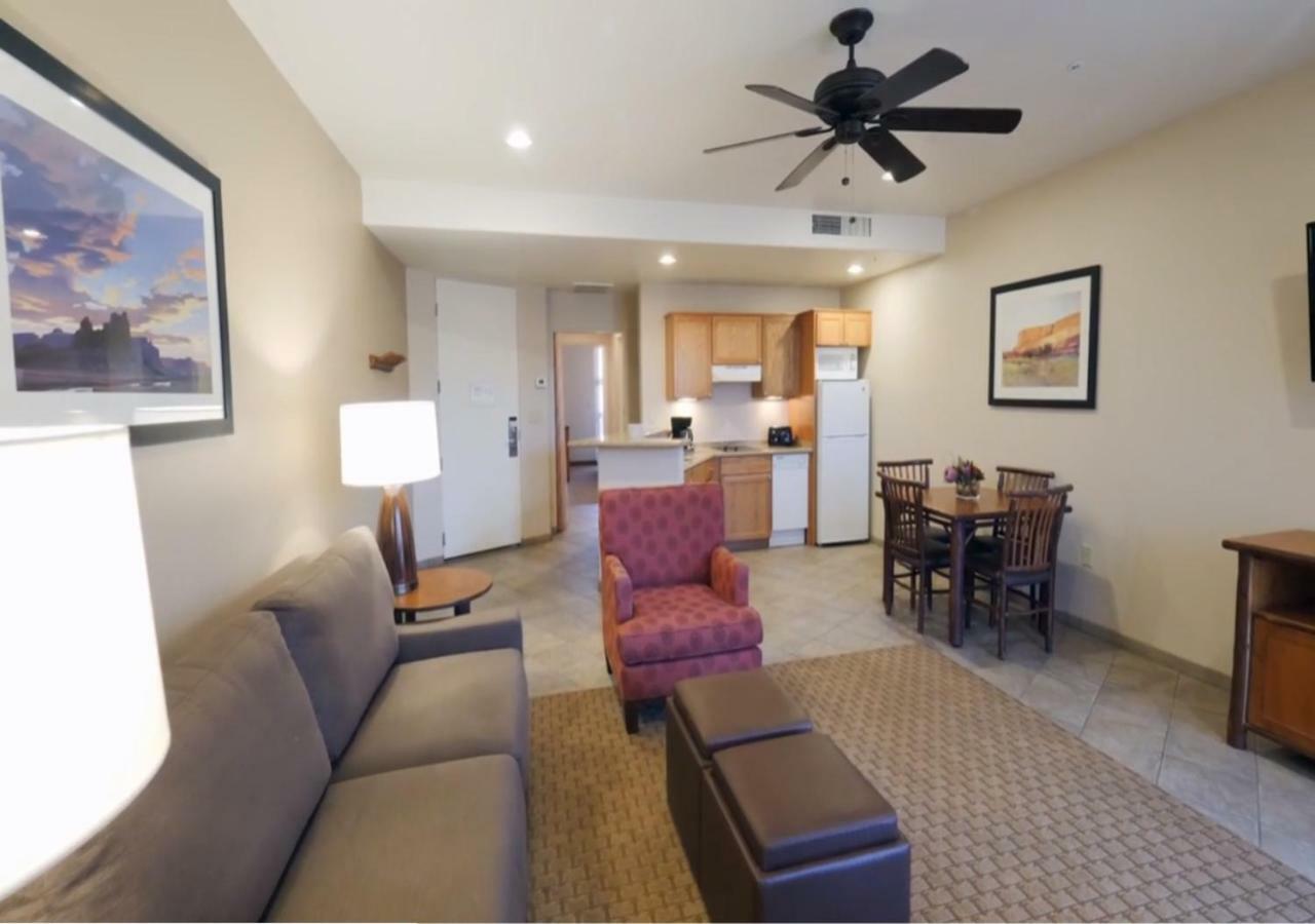 One-Bedroom Suite,784488474:JPEG